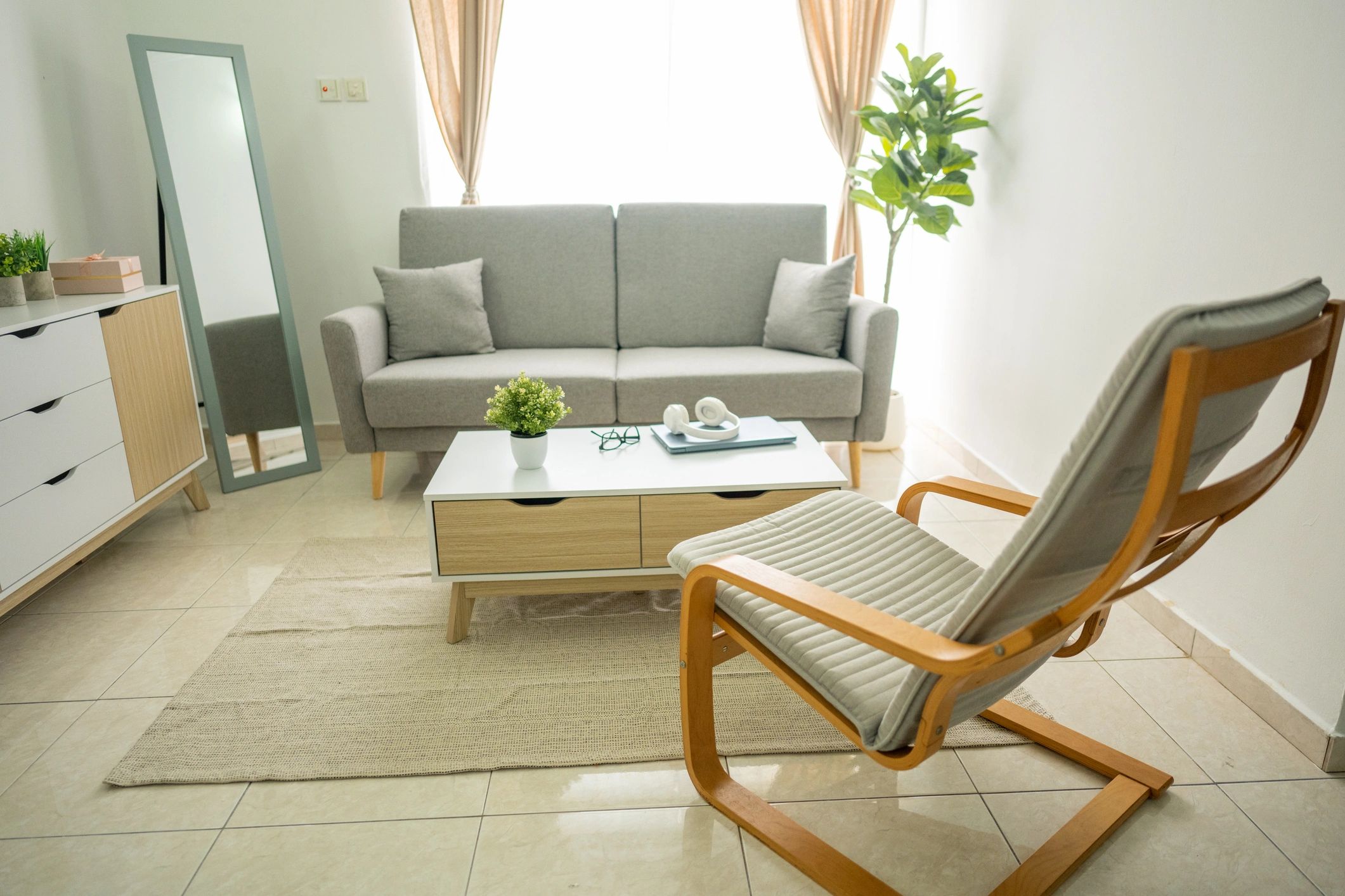 Neutral living room with a textured rug